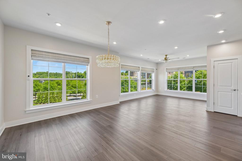 104 SAINT IVES PLACE Unit: 402