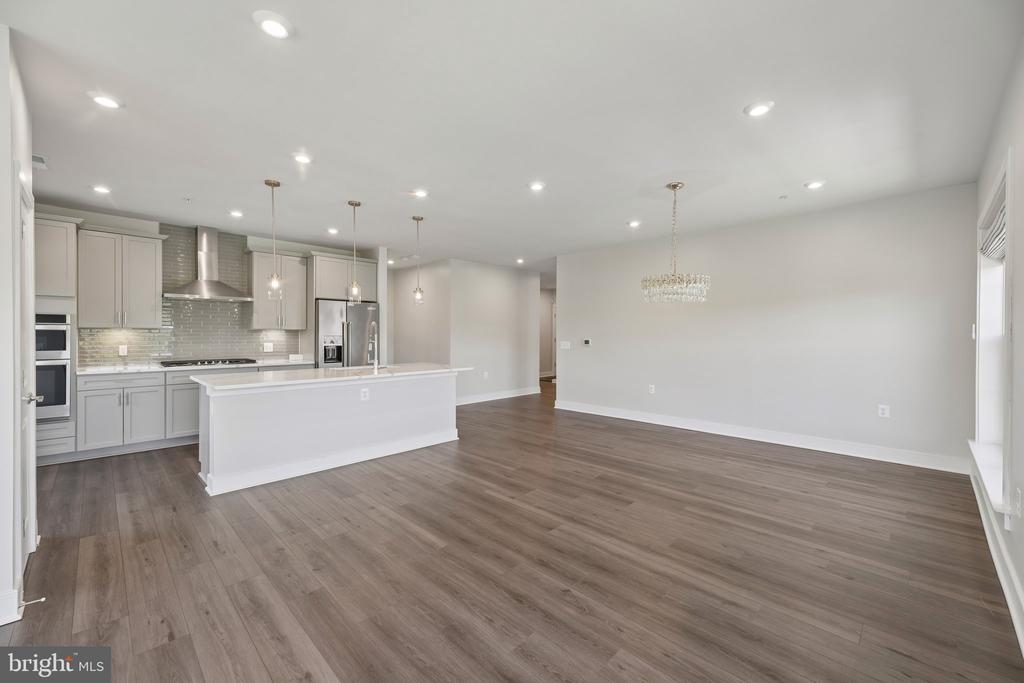 104 SAINT IVES PLACE Unit: 402