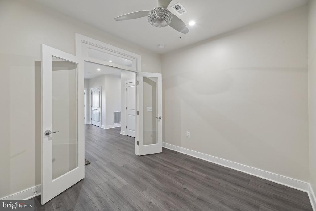 104 SAINT IVES PLACE Unit: 402