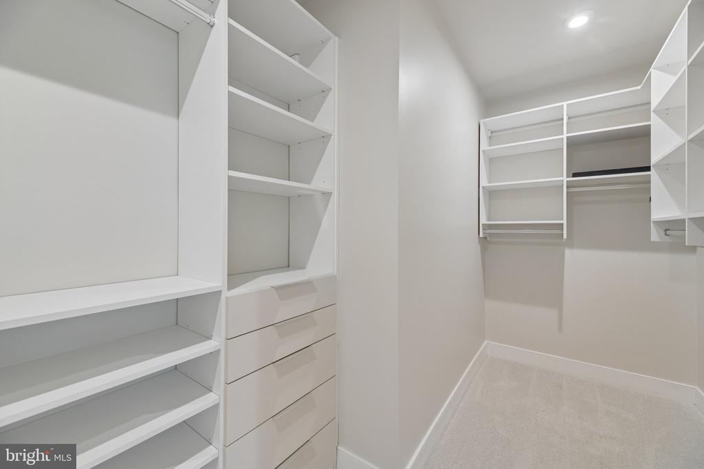 104 SAINT IVES PLACE Unit: 402