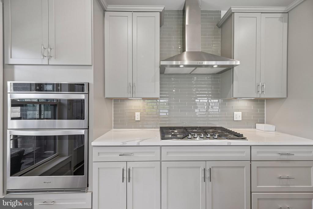 104 SAINT IVES PLACE Unit: 402