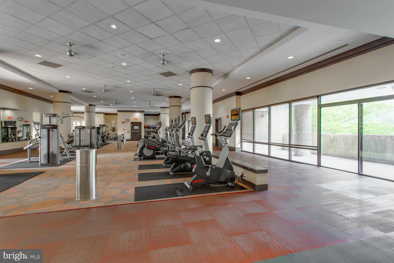 4500 S FOUR MILE RUN DRIVE Unit: 1015