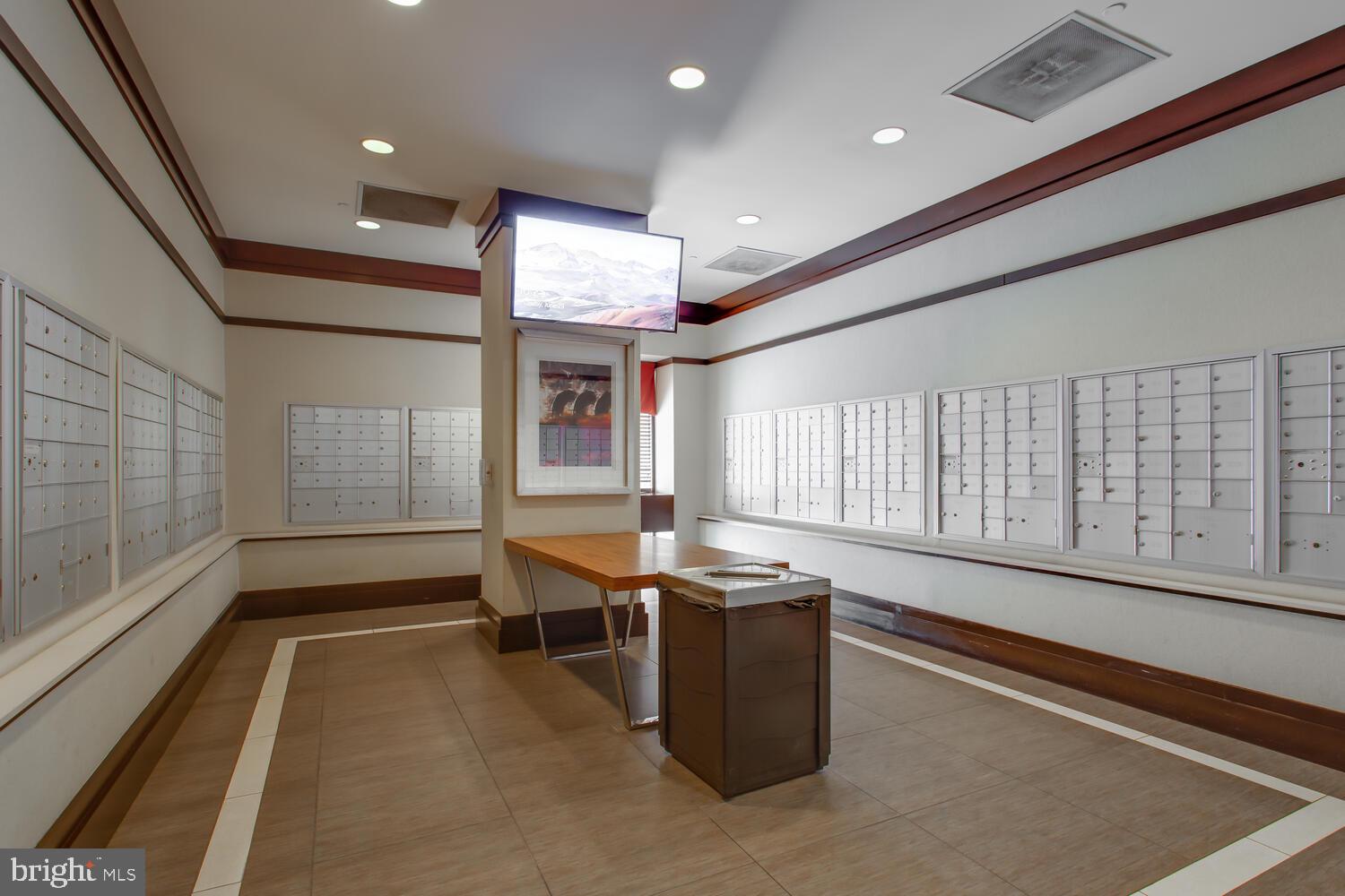 4500 S FOUR MILE RUN DRIVE Unit: 1015