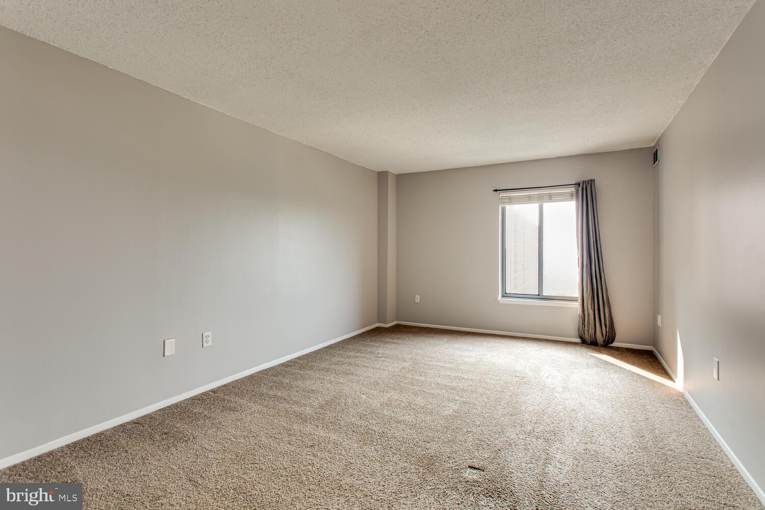 4500 S FOUR MILE RUN DRIVE Unit: 1015