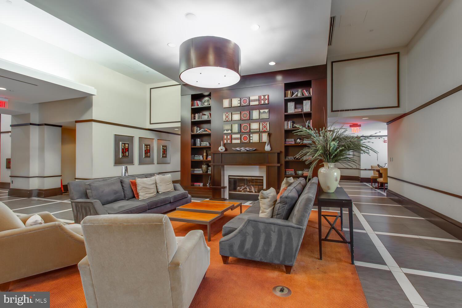 4500 S FOUR MILE RUN DRIVE Unit: 1015