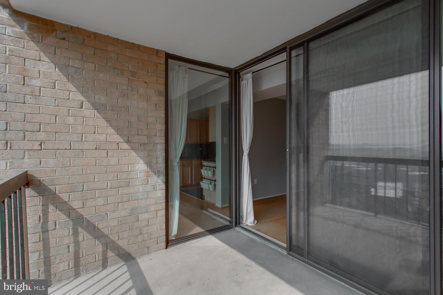 4500 S FOUR MILE RUN DRIVE Unit: 1015