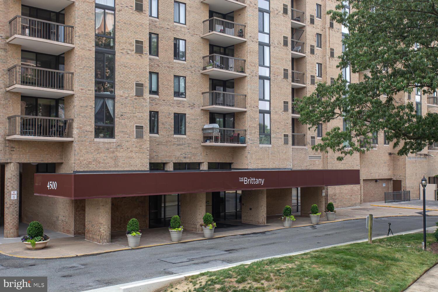 4500 S FOUR MILE RUN DRIVE Unit: 1015