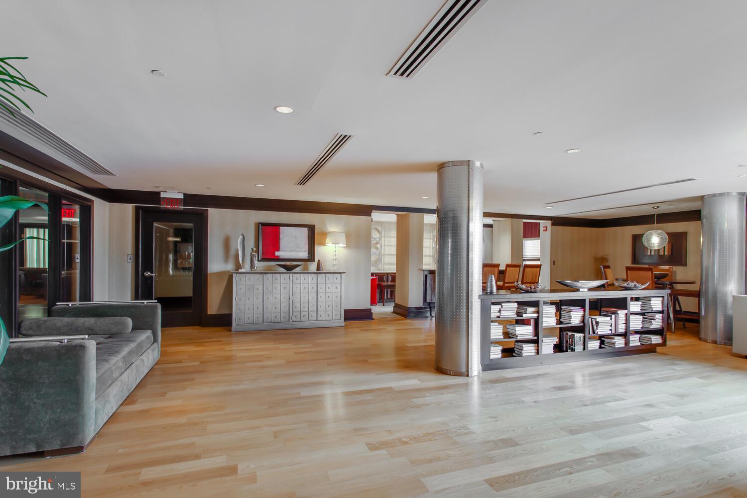 4500 S FOUR MILE RUN DRIVE Unit: 1015