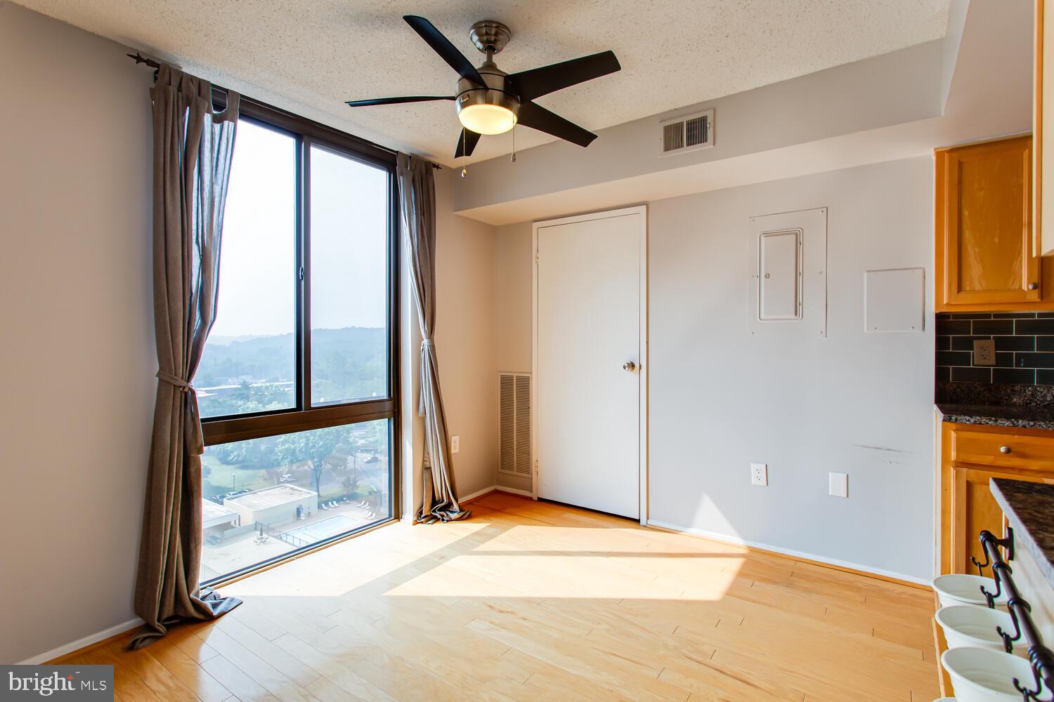 4500 S FOUR MILE RUN DRIVE Unit: 1015