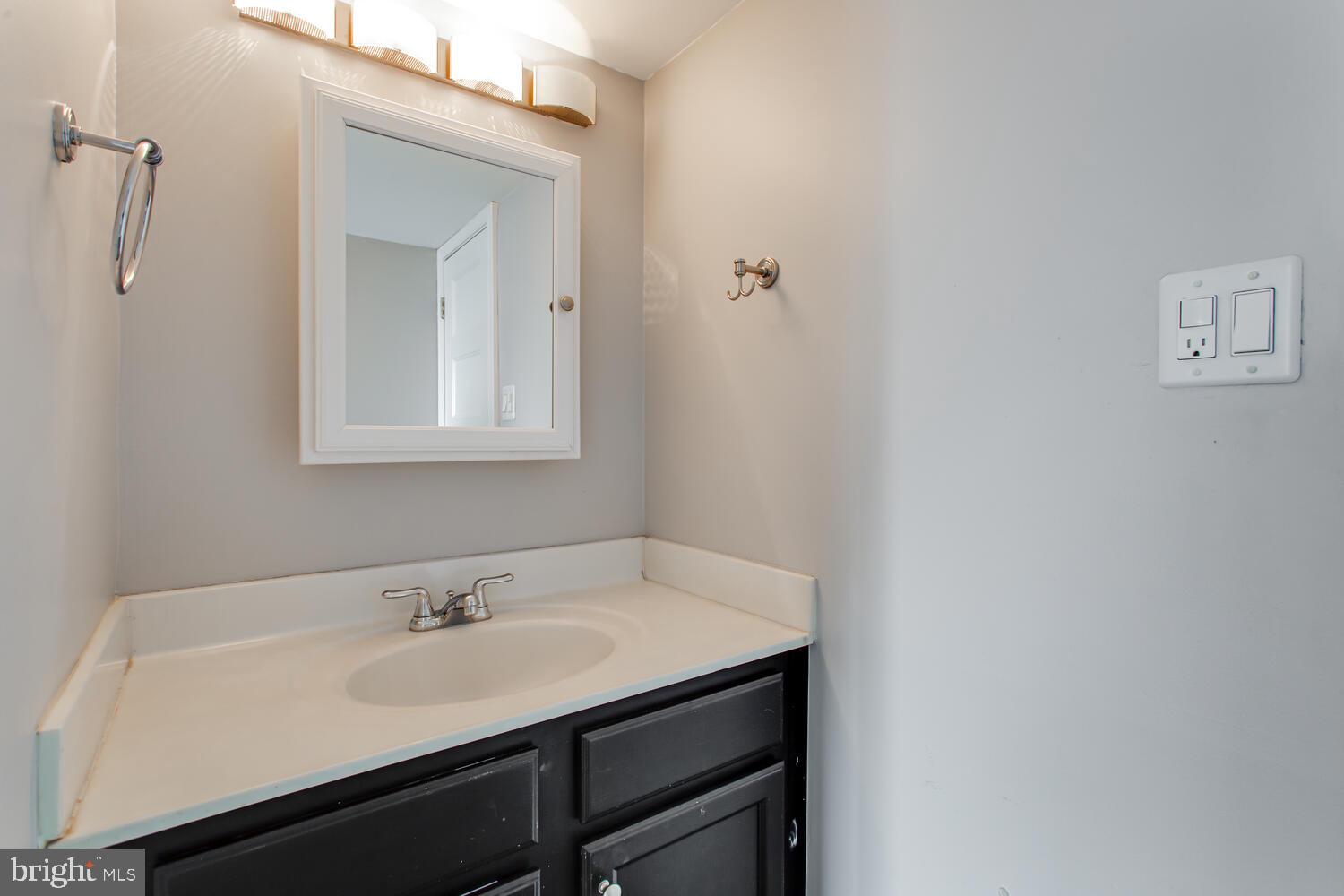 4500 S FOUR MILE RUN DRIVE Unit: 1015