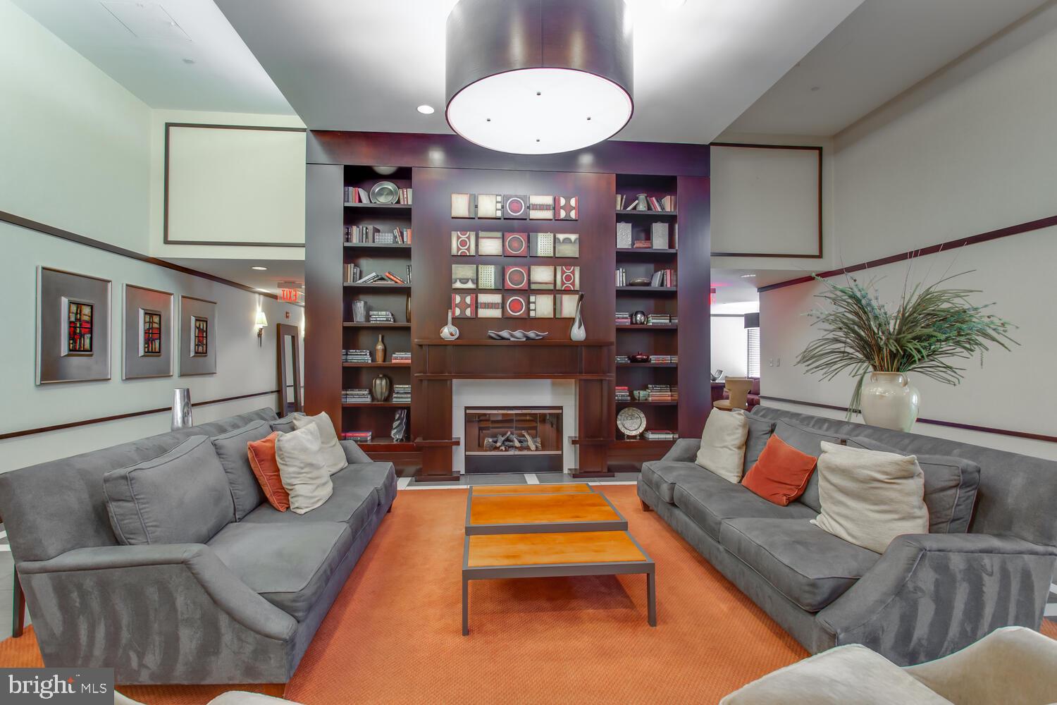 4500 S FOUR MILE RUN DRIVE Unit: 1015