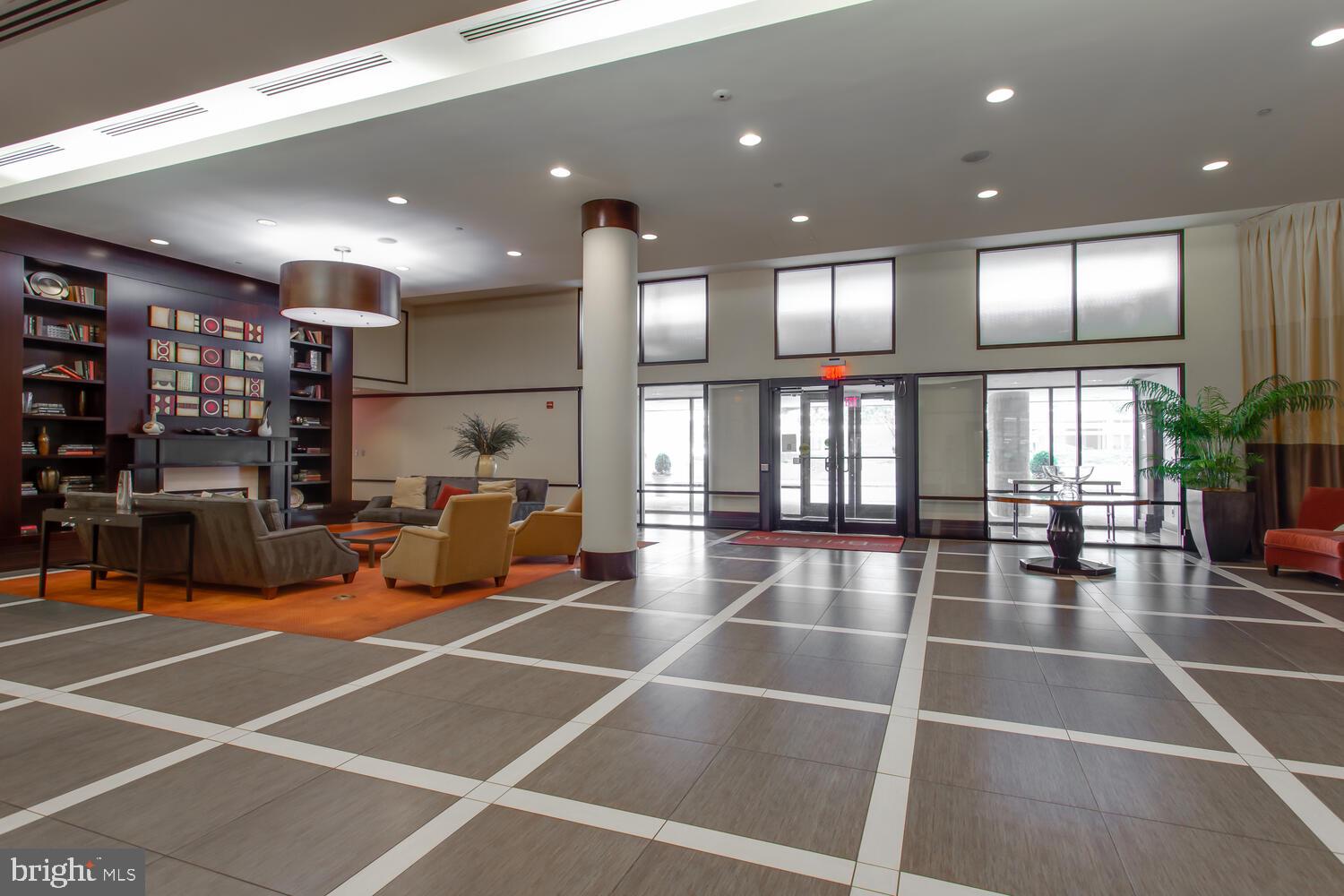 4500 S FOUR MILE RUN DRIVE Unit: 1015