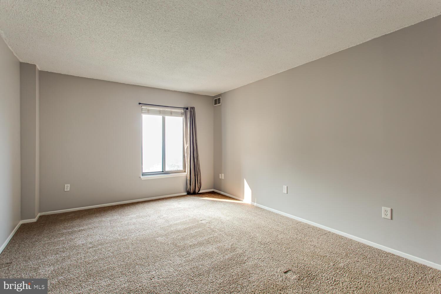 4500 S FOUR MILE RUN DRIVE Unit: 1015