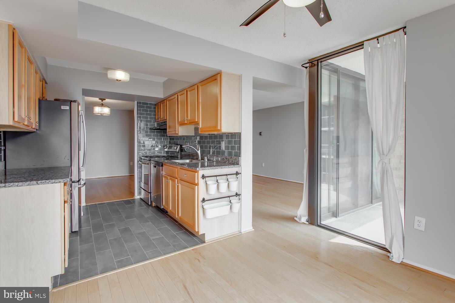 4500 S FOUR MILE RUN DRIVE Unit: 1015