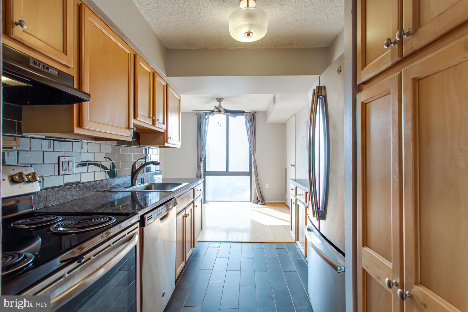 4500 S FOUR MILE RUN DRIVE Unit: 1015