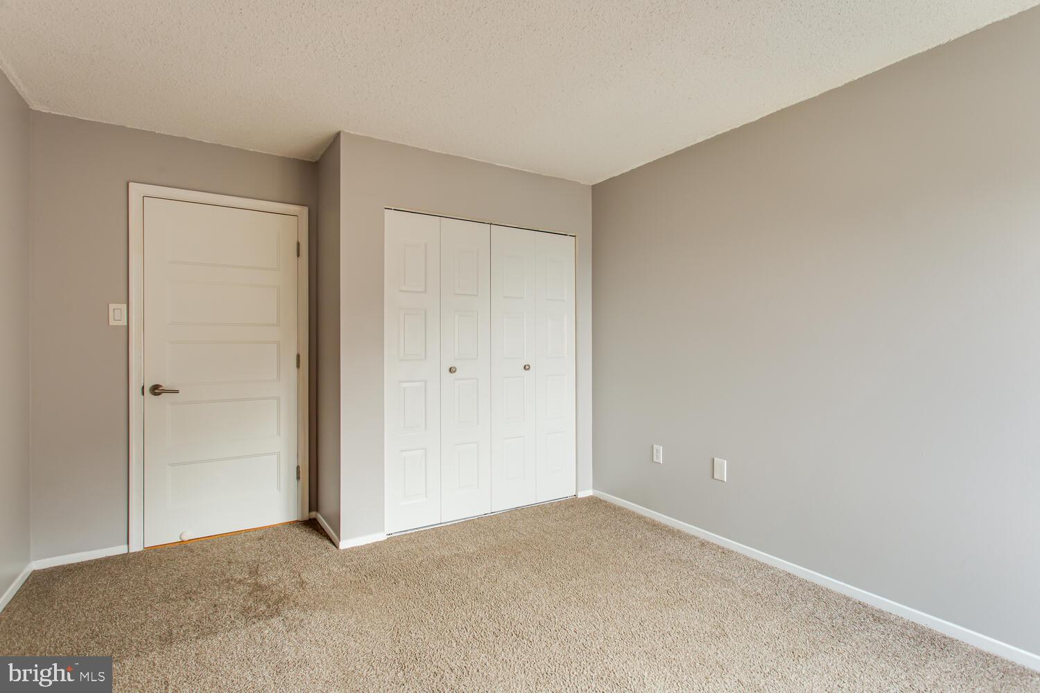 4500 S FOUR MILE RUN DRIVE Unit: 1015