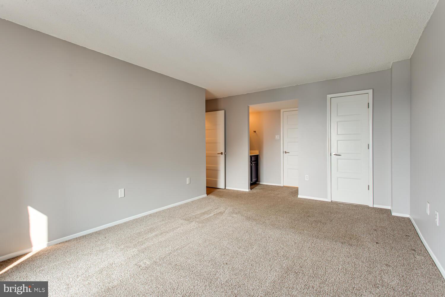 4500 S FOUR MILE RUN DRIVE Unit: 1015