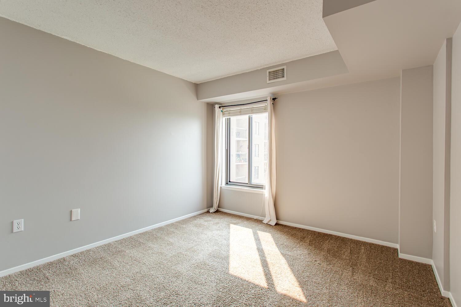 4500 S FOUR MILE RUN DRIVE Unit: 1015