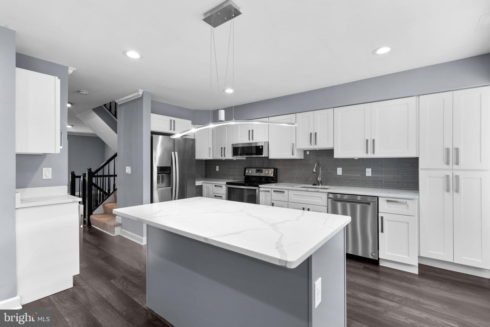 8104 Meadow Springs COURT