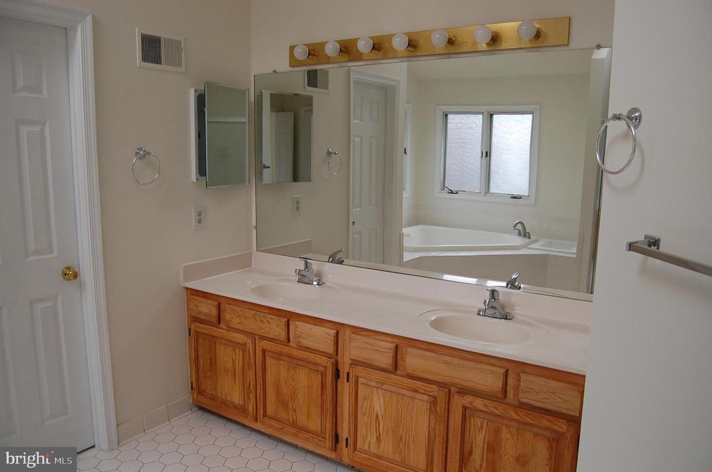 2413 BELLE HAVEN MEADOWS COURT