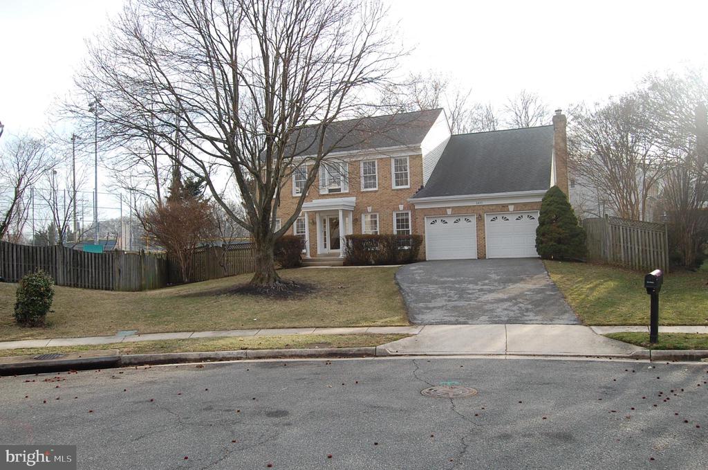 2413 BELLE HAVEN MEADOWS COURT