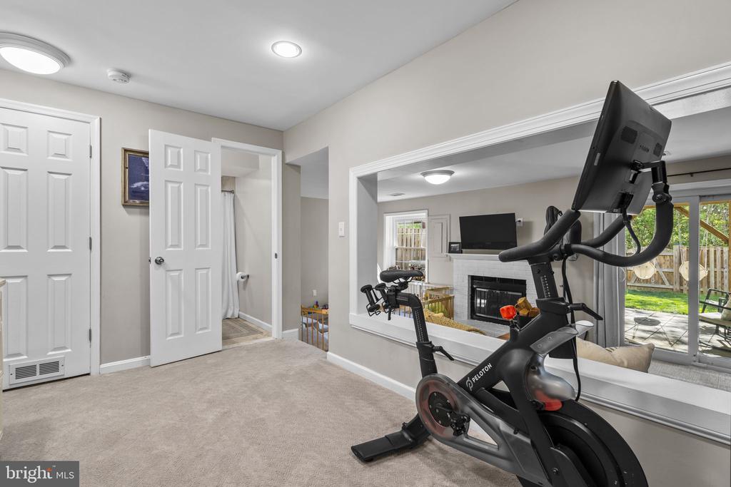 7201 LAKE COVE DRIVE