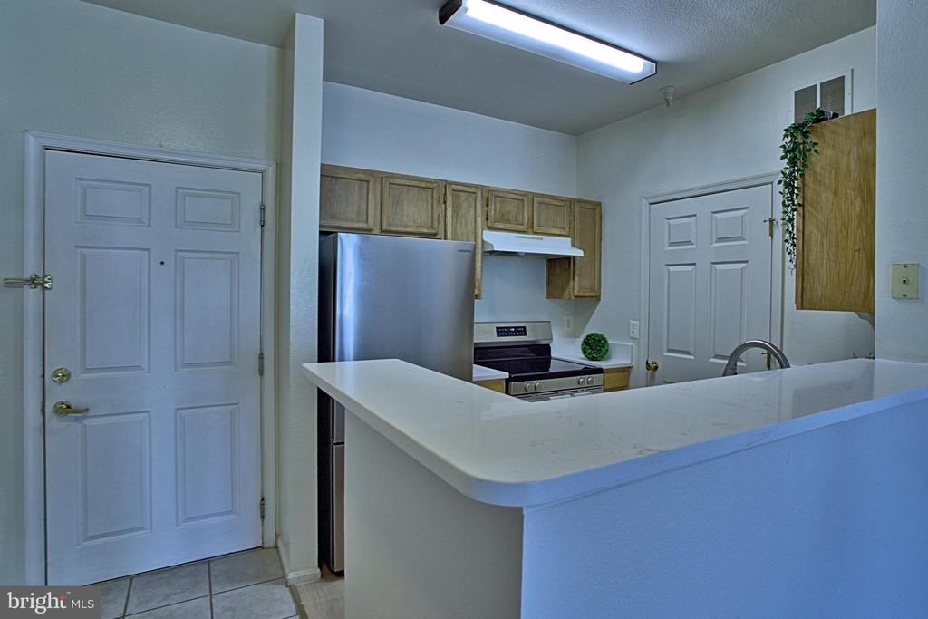 1570 SPRING GATE DRIVE 7215
