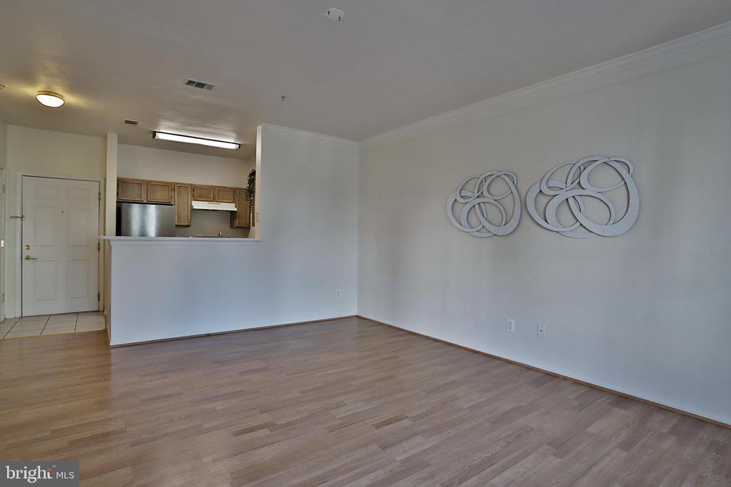 1570 SPRING GATE DRIVE 7215