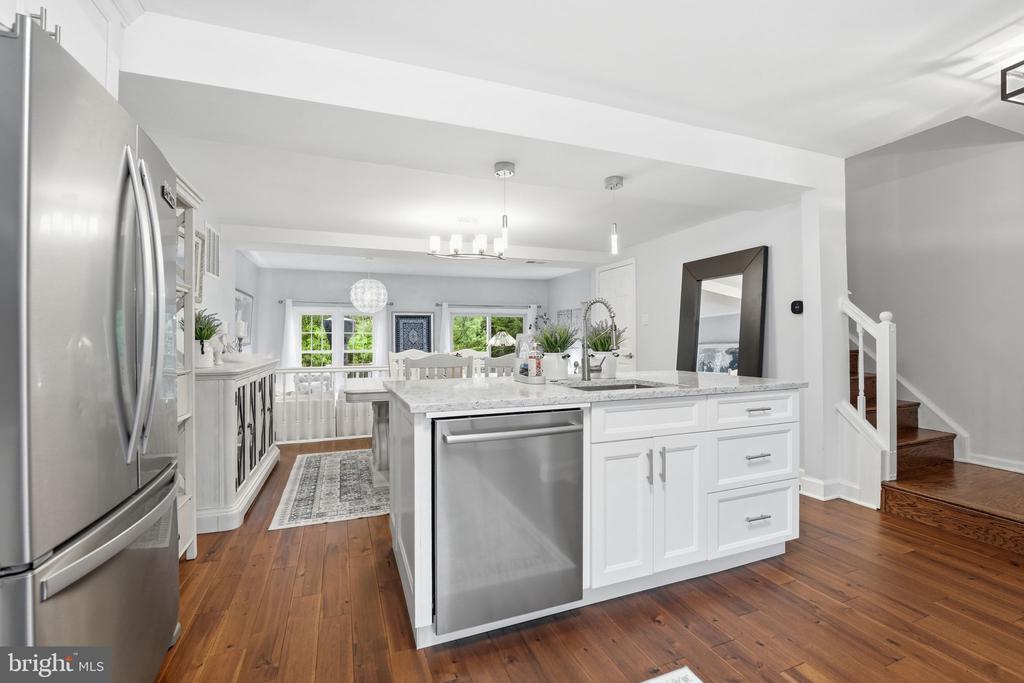 5629 RIDGE VIEW DRIVE