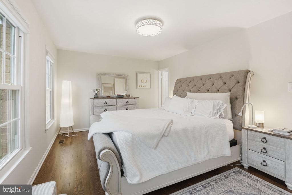 5629 RIDGE VIEW DRIVE