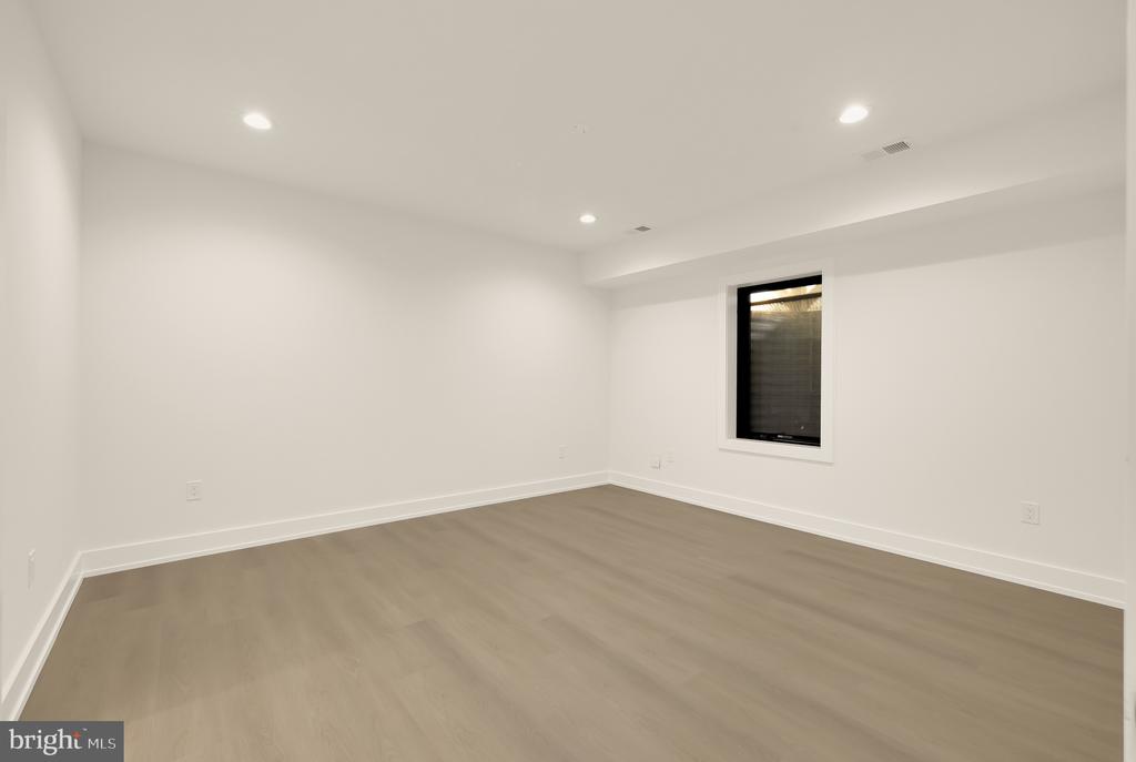 2000 OSWALD PLACE