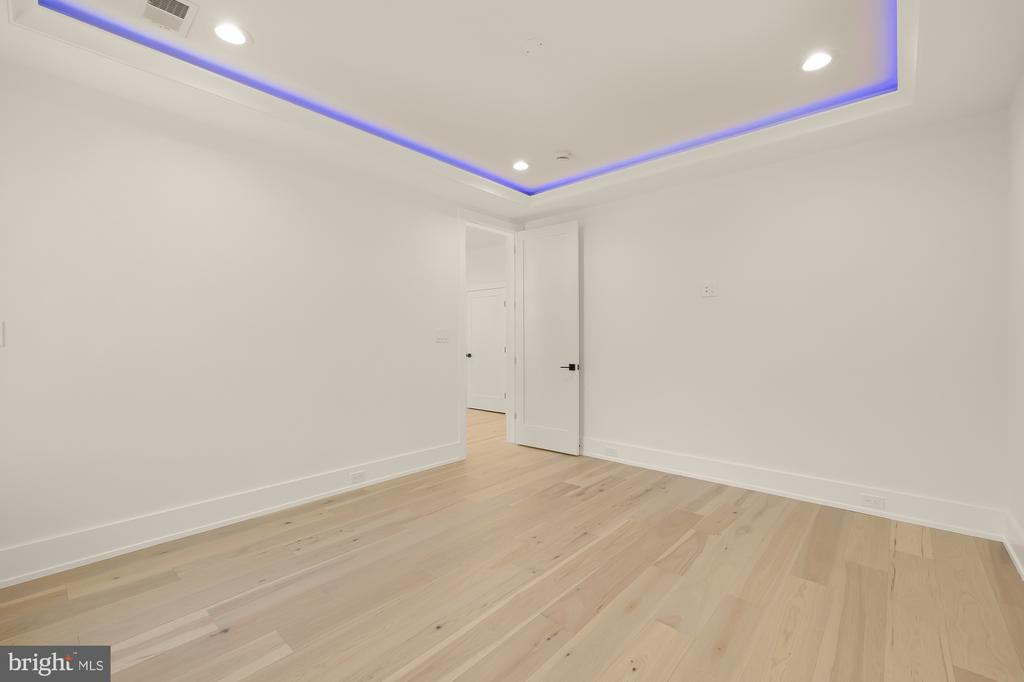 2000 OSWALD PLACE