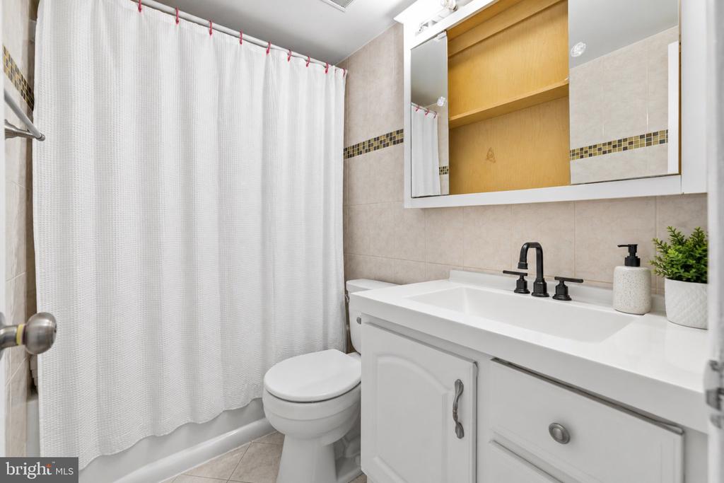 3100 S MANCHESTER STREET Unit: 632