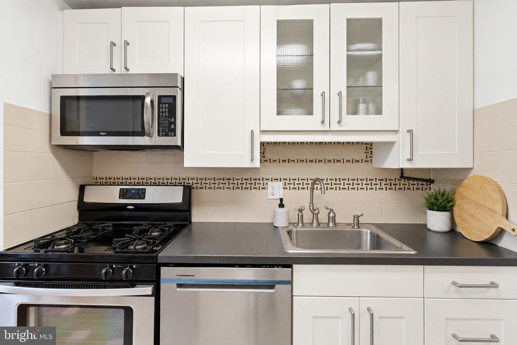 3100 S MANCHESTER STREET Unit: 632