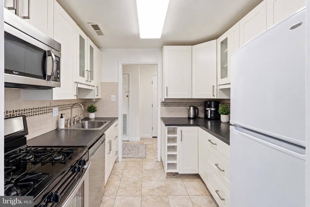 3100 S MANCHESTER STREET Unit: 632