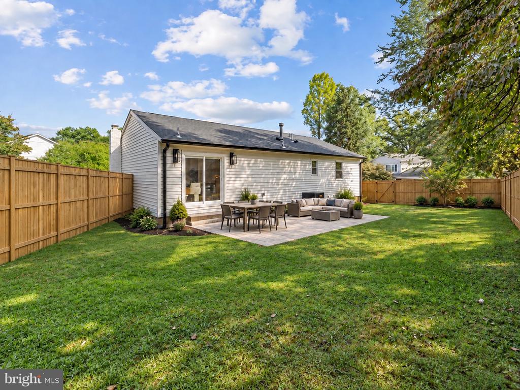 300 VALEVIEW COURT NW