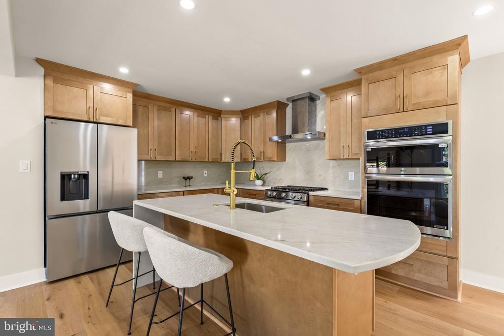 300 VALEVIEW COURT NW