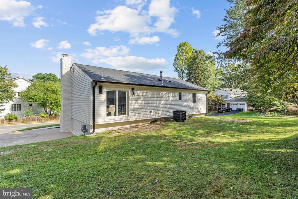 300 VALEVIEW COURT NW