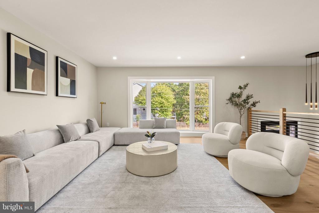 300 VALEVIEW COURT NW