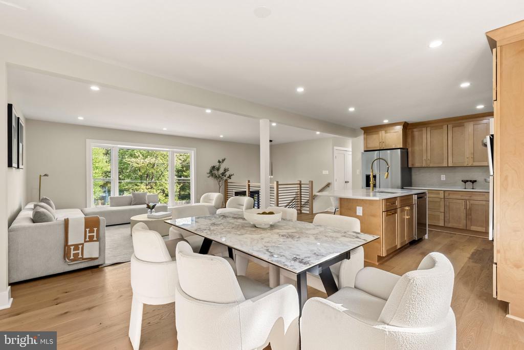 300 VALEVIEW COURT NW