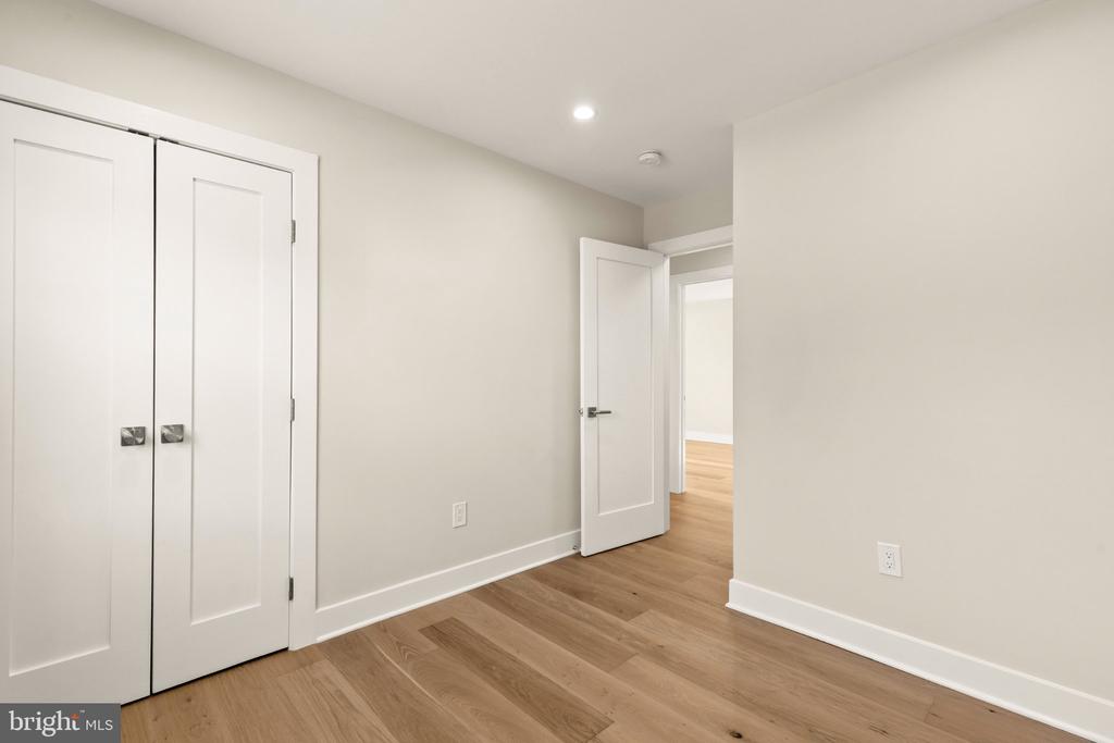 300 VALEVIEW COURT NW
