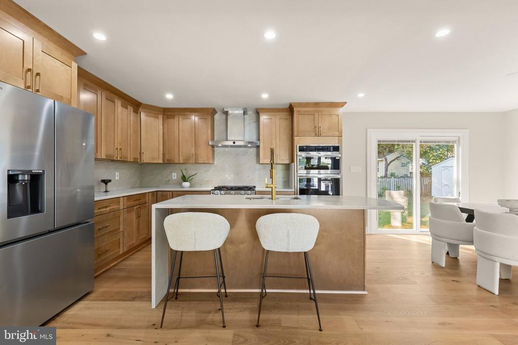 300 VALEVIEW COURT NW
