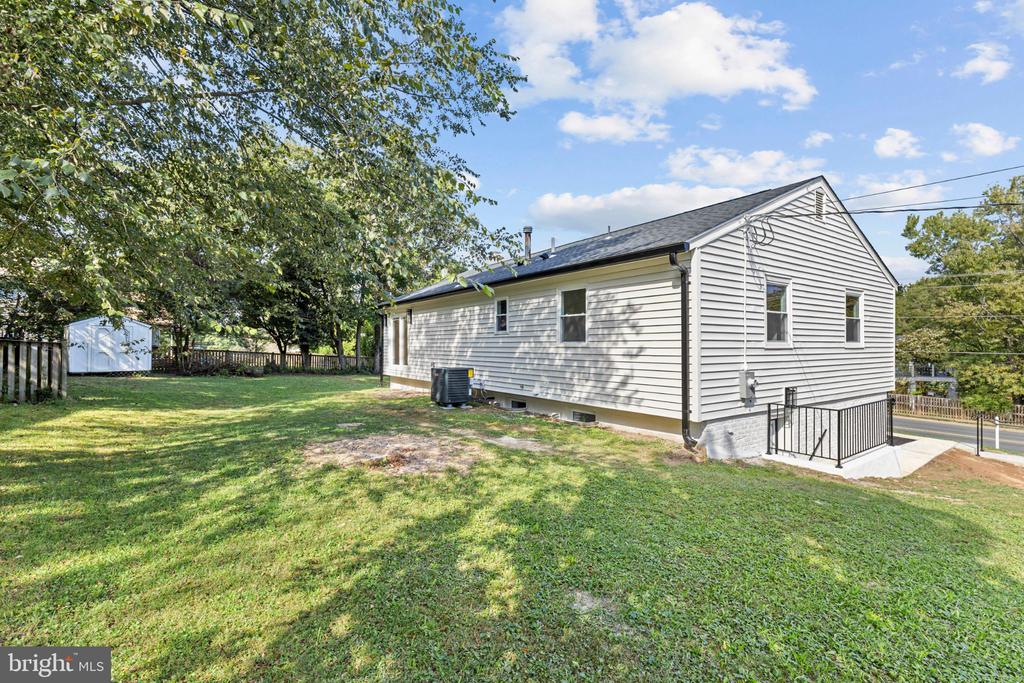 300 VALEVIEW COURT NW