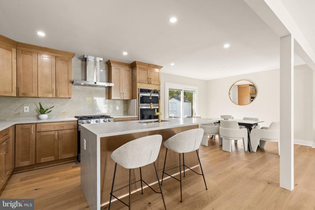 300 VALEVIEW COURT NW