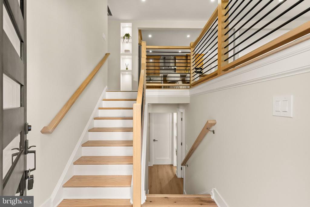 300 VALEVIEW COURT NW