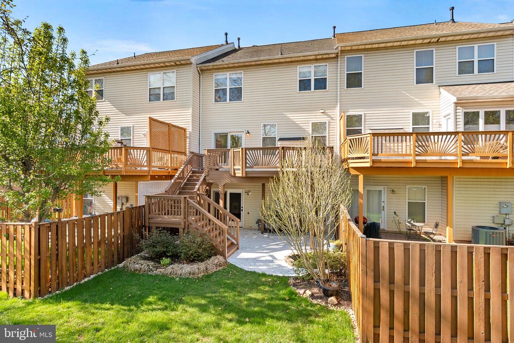 21555 TROWBRIDGE SQUARE