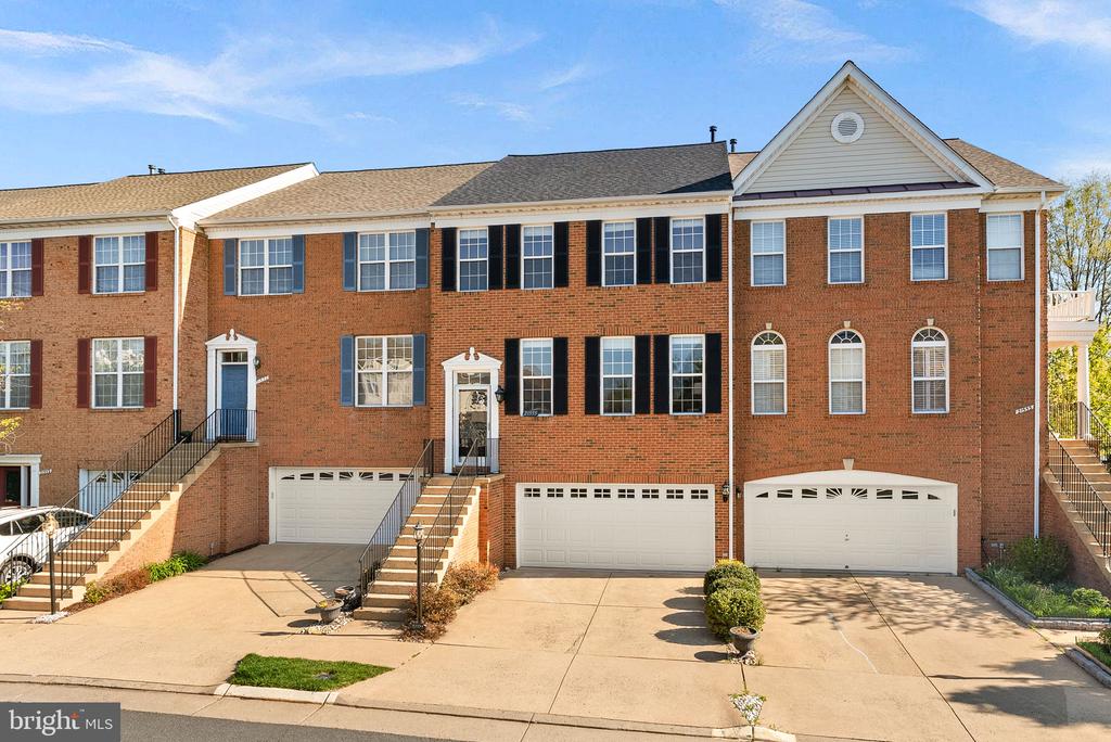 21555 TROWBRIDGE SQUARE