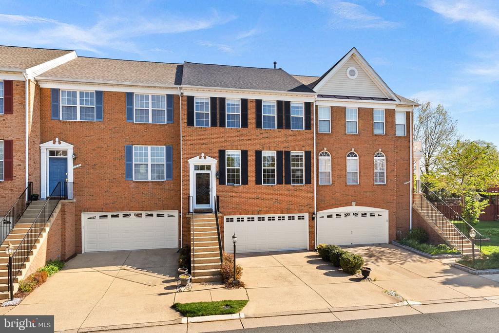 21555 TROWBRIDGE SQUARE
