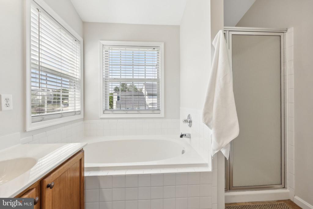 5 Meade Ct