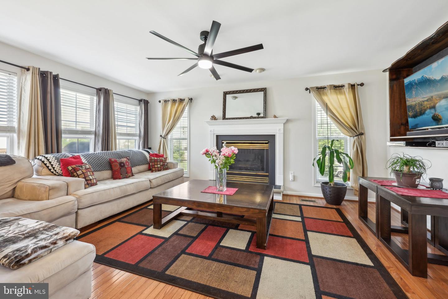 5 Meade Ct